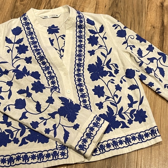 Beautiful button up - Picture 3 of 3